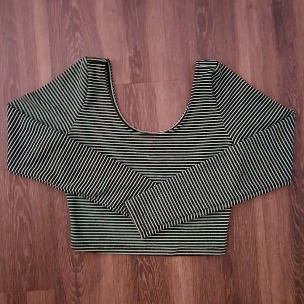 Fitted Black & Green Crop Top (M)